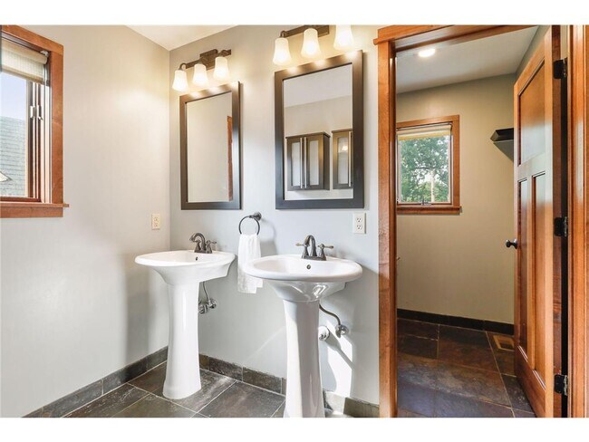 Building Photo - 2313 Cole Ave SE