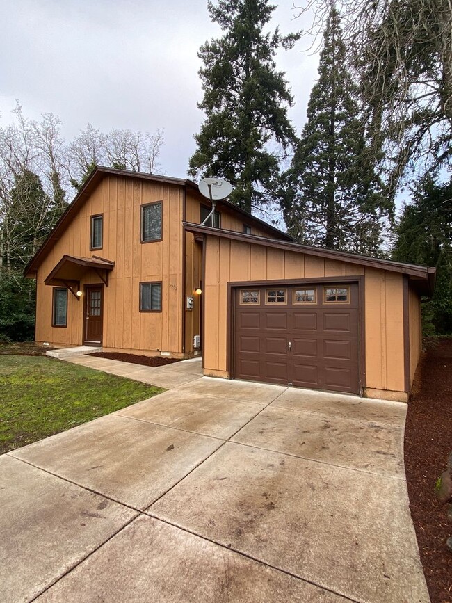 Building Photo - Fantastic SE Salem 3-Bedroom Home in Prime...