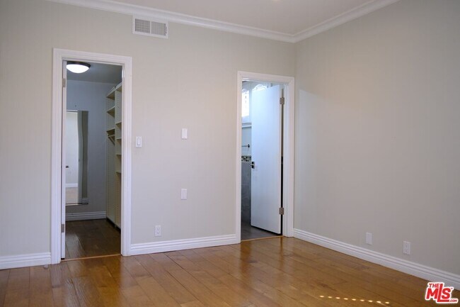 Building Photo - 4444 Wilshire Blvd