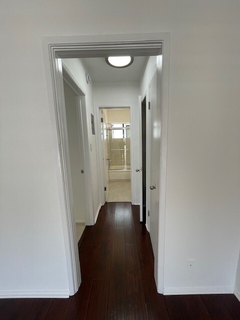 Building Photo - 519 S Barrington Ave