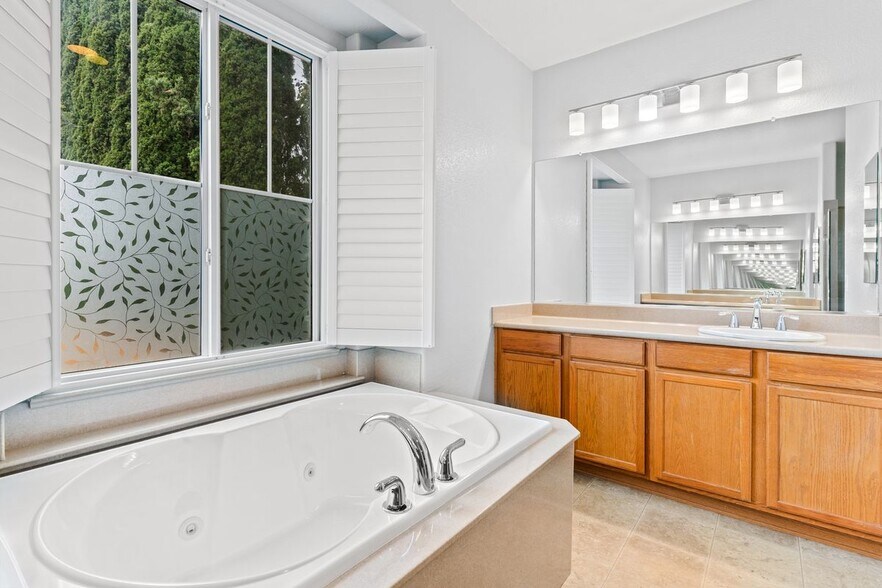 Building Photo - 3927 Hidden Grove Ln