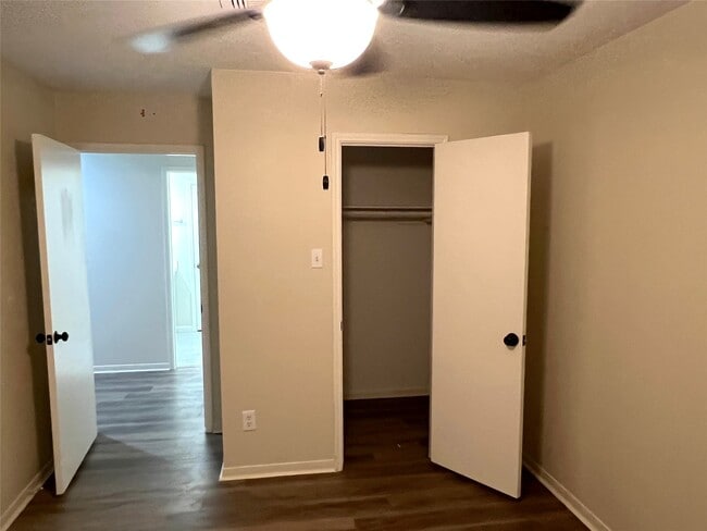 Building Photo - 1635 Ainsdale Dr