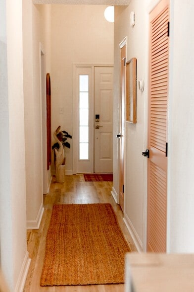 Building Photo - 1095 Plantation Dr W