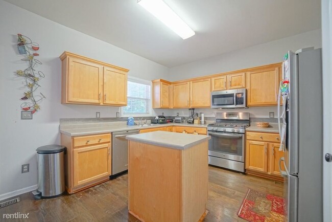 Building Photo - 4 br, 3 bath House - 240 Windy Circle