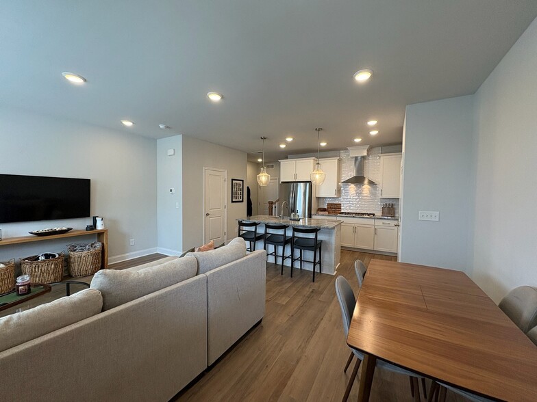 Building Photo - 5012 Calvine Mill Way
