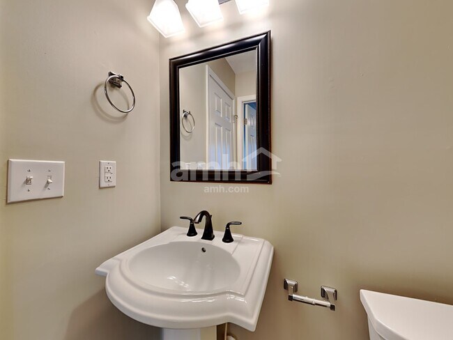 Building Photo - 4909 Lilly Stem Dr