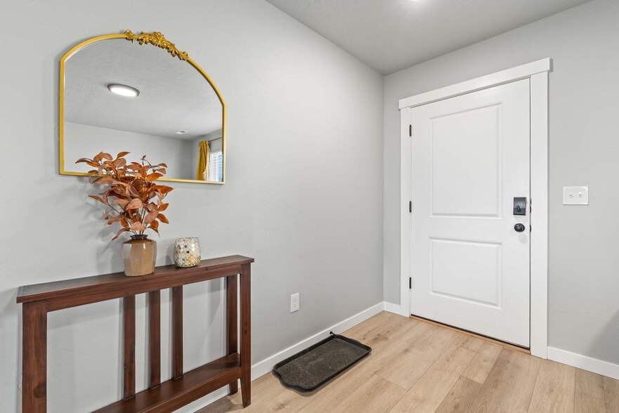 Building Photo - 5126 E Sylvan Hart Dr