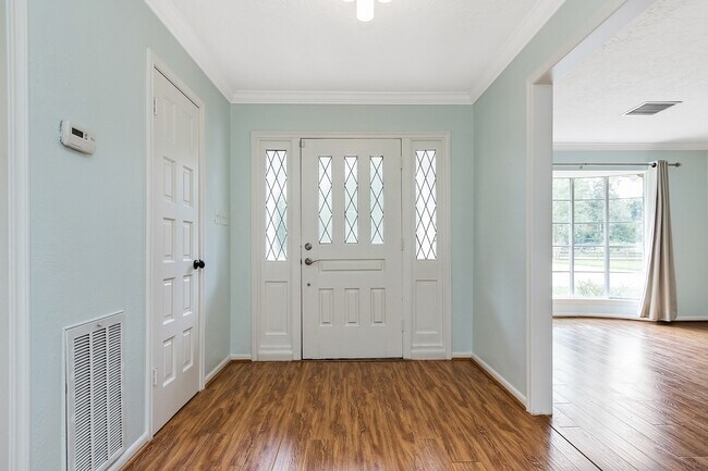 Building Photo - 5511 Greentree Dr