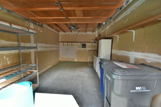 Building Photo - 2Bd/1.5Ba Kirkland Condo