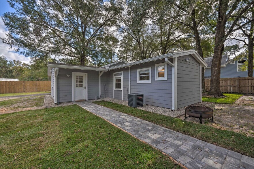 Building Photo - 224 E Kelly Park Rd