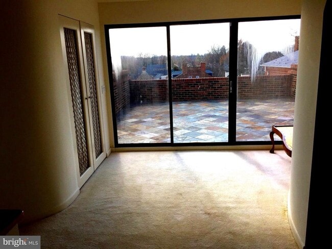 Building Photo - 28 Main St