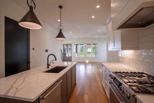 Building Photo - 130 2nd St