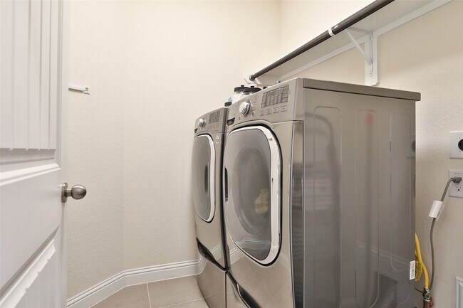 Building Photo - 2215 Tonkawa Trl