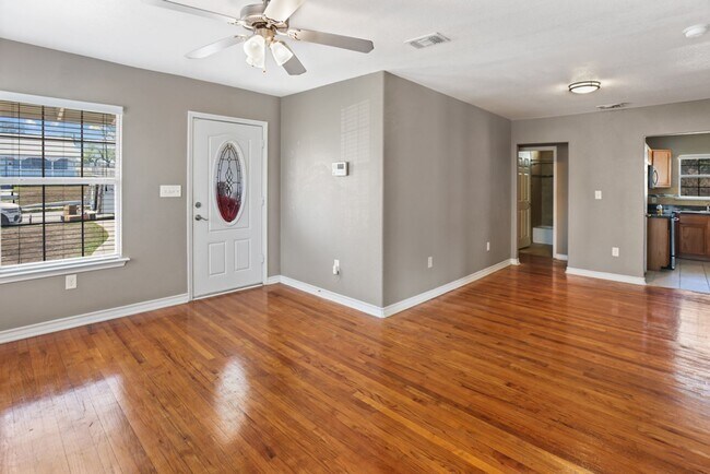 Building Photo - 939 John Page Dr