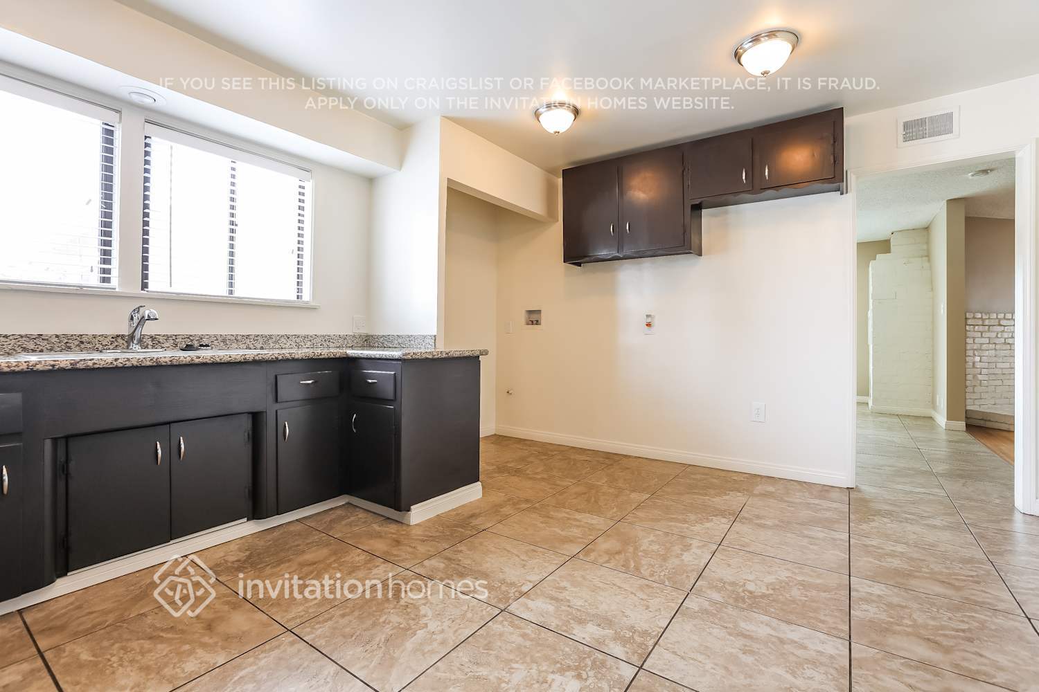 Building Photo - 15040 Valerio St
