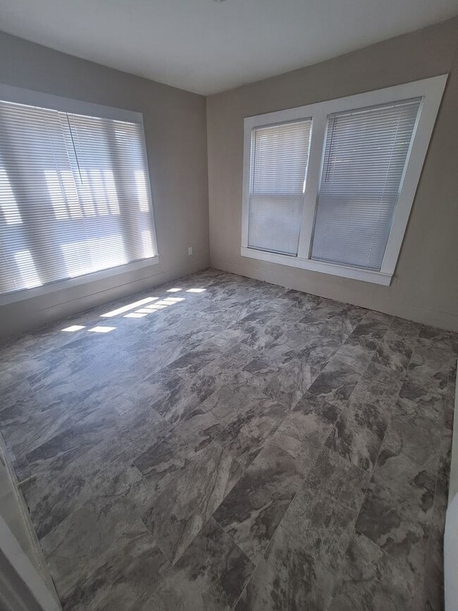 Building Photo - 3 bedroom, 1 bath