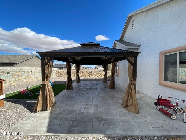 Building Photo - 14849 Tierra Escape Ave
