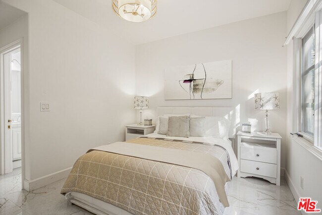 Building Photo - 6111 County Oak Rd