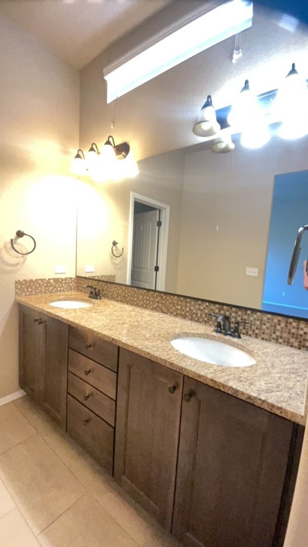 Building Photo - Don't miss the opportunity to make this wonderful house your next home.