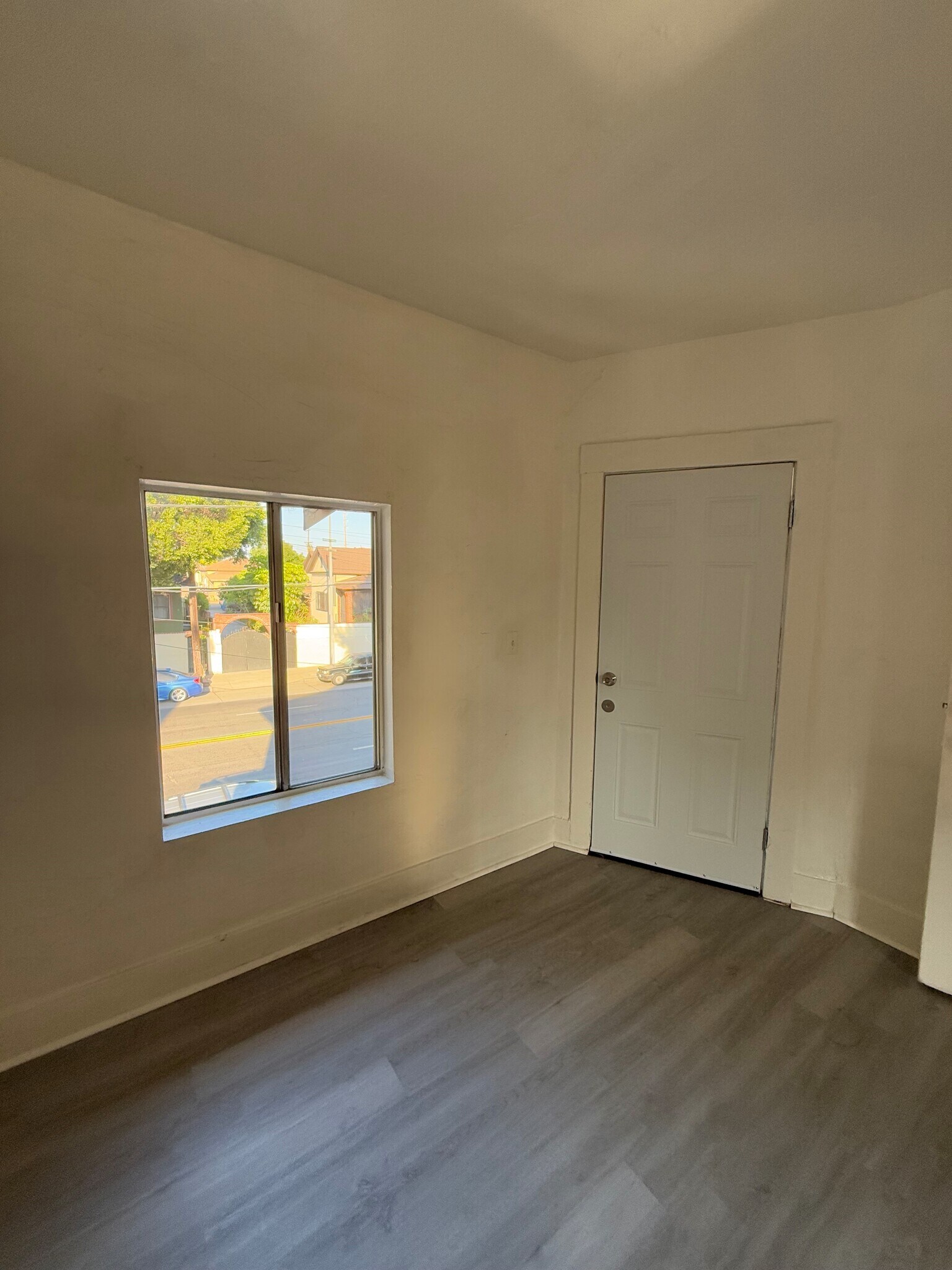 Primary bedroom to balcony door - 1929 Daly St
