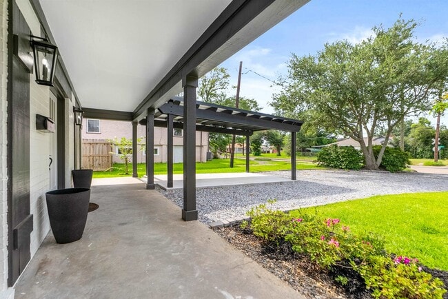 Building Photo - 503 W Sallier St