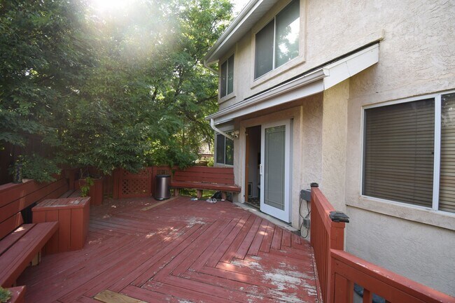 Building Photo - 2122 Rainbow Point Dr