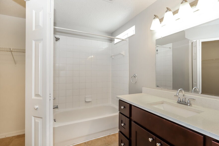 Building Photo - 8613 Hawbuck St