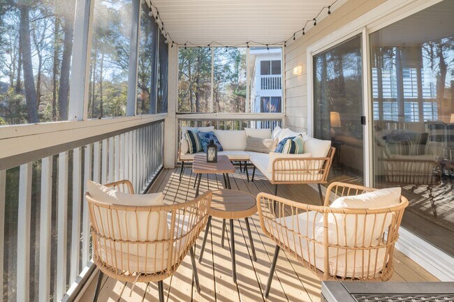 Building Photo - FULLY FURNISHED OFF-SEASON  1 BEDROOM NOW AVAILABLE
