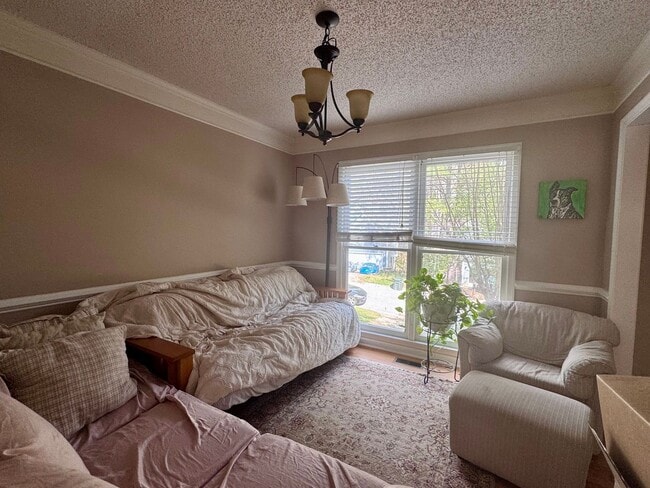 Building Photo - Charming 3-Bed, 2.5-Bath Home in Sought-Af...