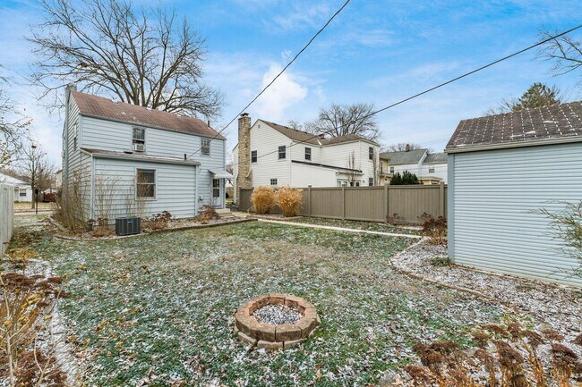 Building Photo - 683 S Roosevelt Ave