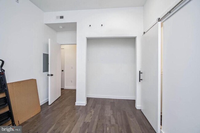 Building Photo - 1501 N 31st St