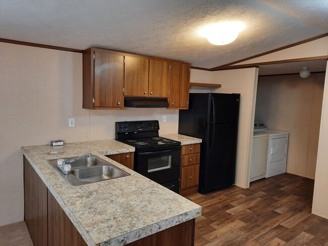 Building Photo - Cute, Clean & Affordable 3 Bed / 2 Bath Home in Central Bullhead City!