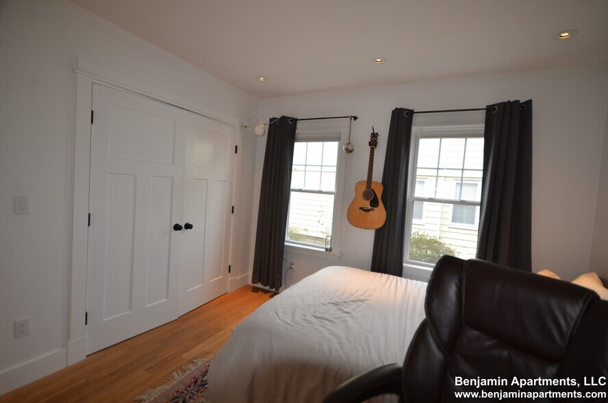 Building Photo - 15 Elmira St