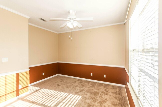Building Photo - 5803 Carriage Hills Dr