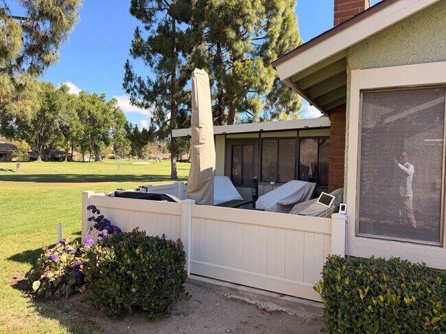 Building Photo - Large home on Golf Course in Leisure Village Senior Community