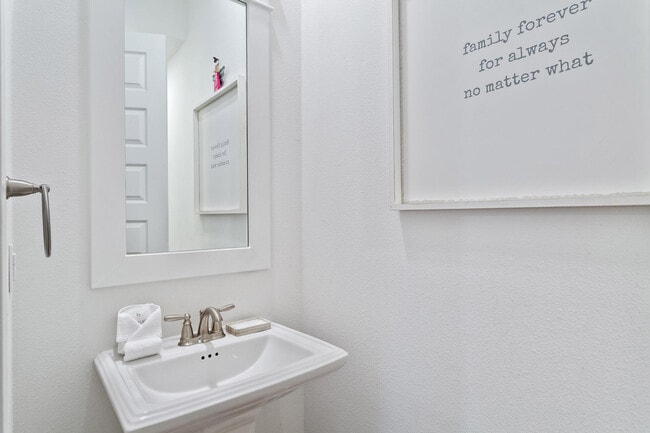 Building Photo - 125 Pine Lands Lp