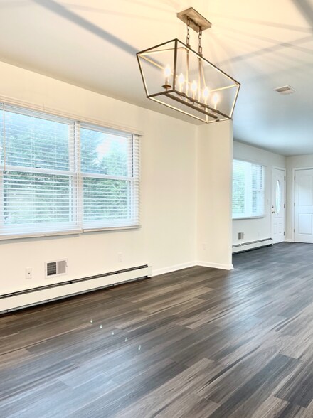 Building Photo - 82 Forrest St