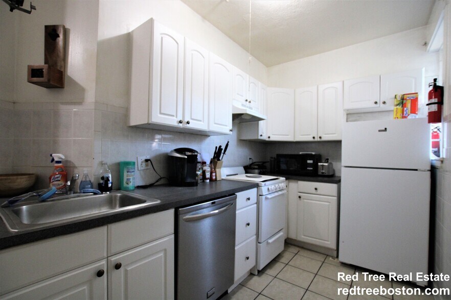 Building Photo - 316 St Paul St