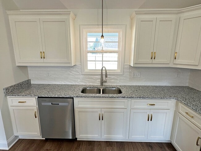 Building Photo - Stunning 4-Bedroom Home with Open Floor Plan & Fenced Backyard!