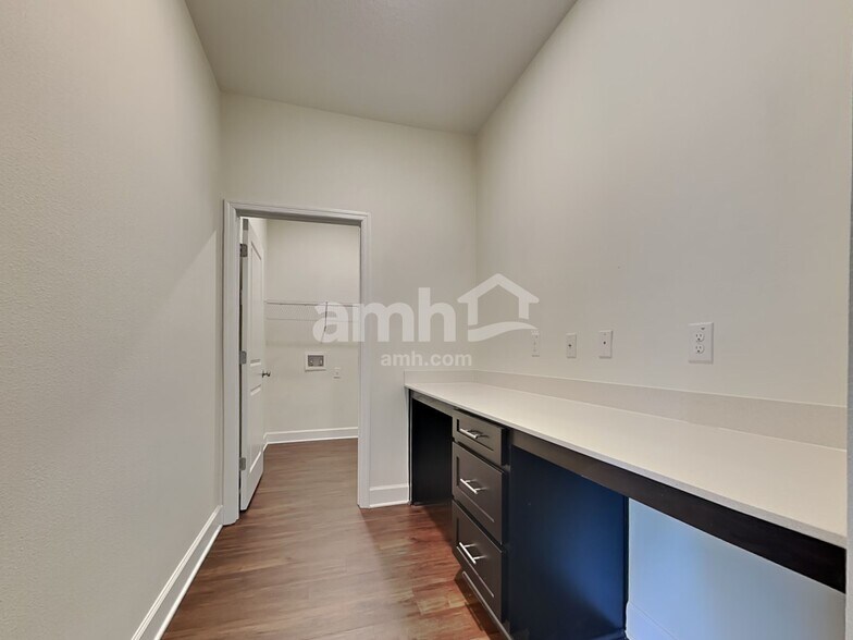 Building Photo - 33817 Widman Way