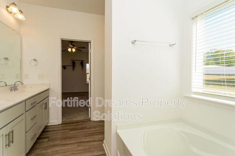 Building Photo - 254 Tally Mdw Ct