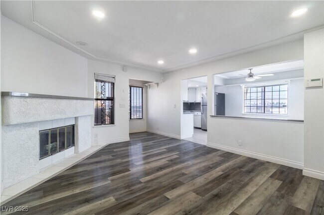 Building Photo - 2200 Venus Ave