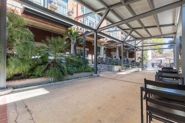 Building Photo - 1331 S Flores St