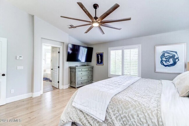 Building Photo - Luxurious 5BR Home in Award-Winning Power ...