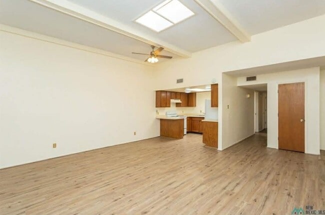 Building Photo - 1009 W Poe St