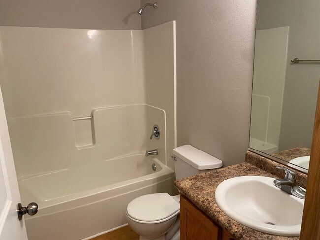 Building Photo - 3142 SW Sharmin Ln