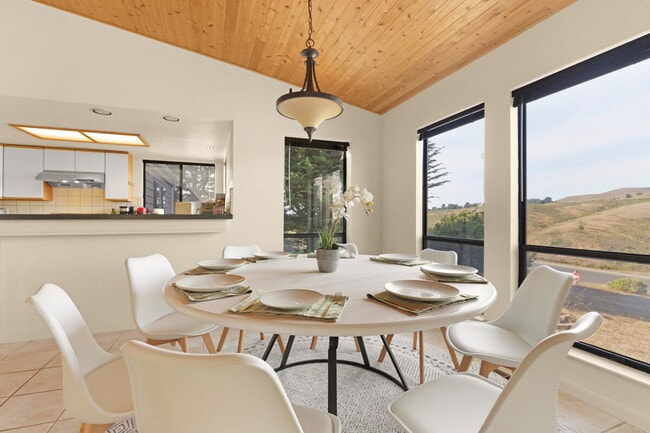 Building Photo - 112 Duck Ct