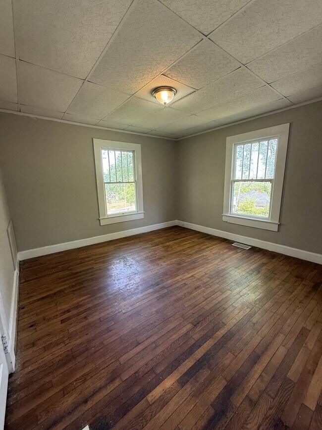 Building Photo - 1545 29th Street Ensley