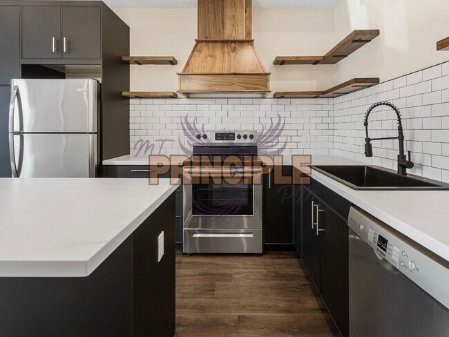 Primary Photo - Park St. Apartments
