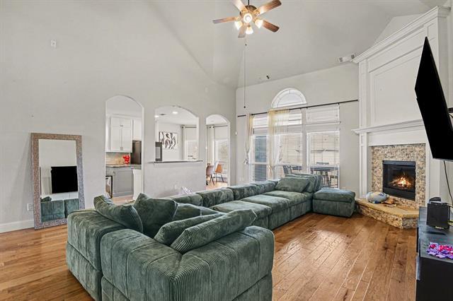 Building Photo - 6116 Cooper Crk St